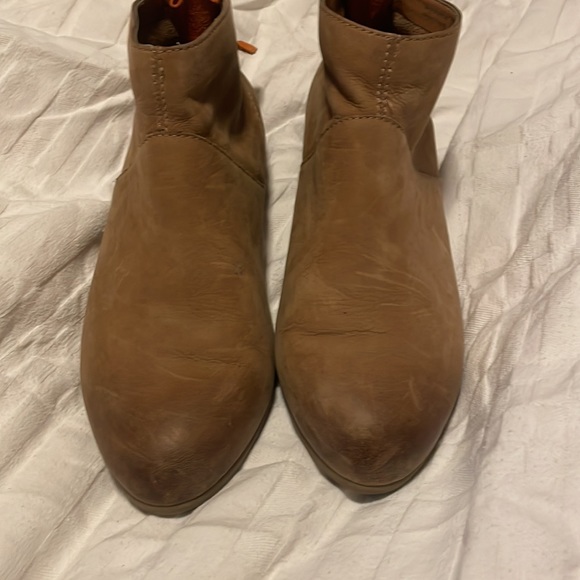Women’s Aldo leather boots. Tan. Size 6.5 - Picture 2 of 5